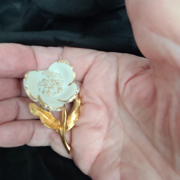 Rare Vintage Gold Tone and Porcelain Flowered Brooch, Signed - Picture 3 of 8